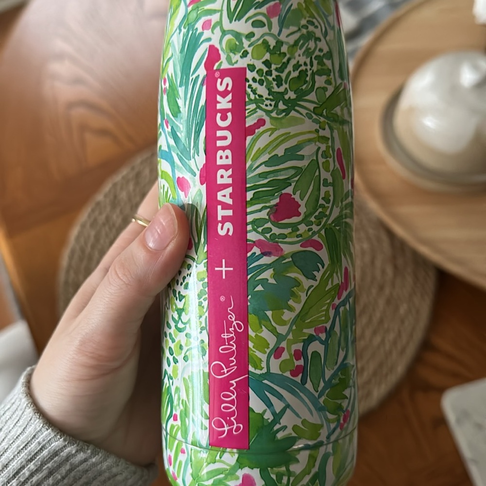 17oz Lilly Pulitzer x Starbucks swell bottle - Picture 2 of 3